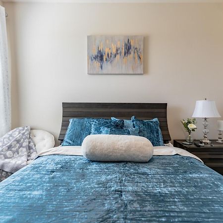 Luxury Bedroom With Private Bath Hampton Exterior photo