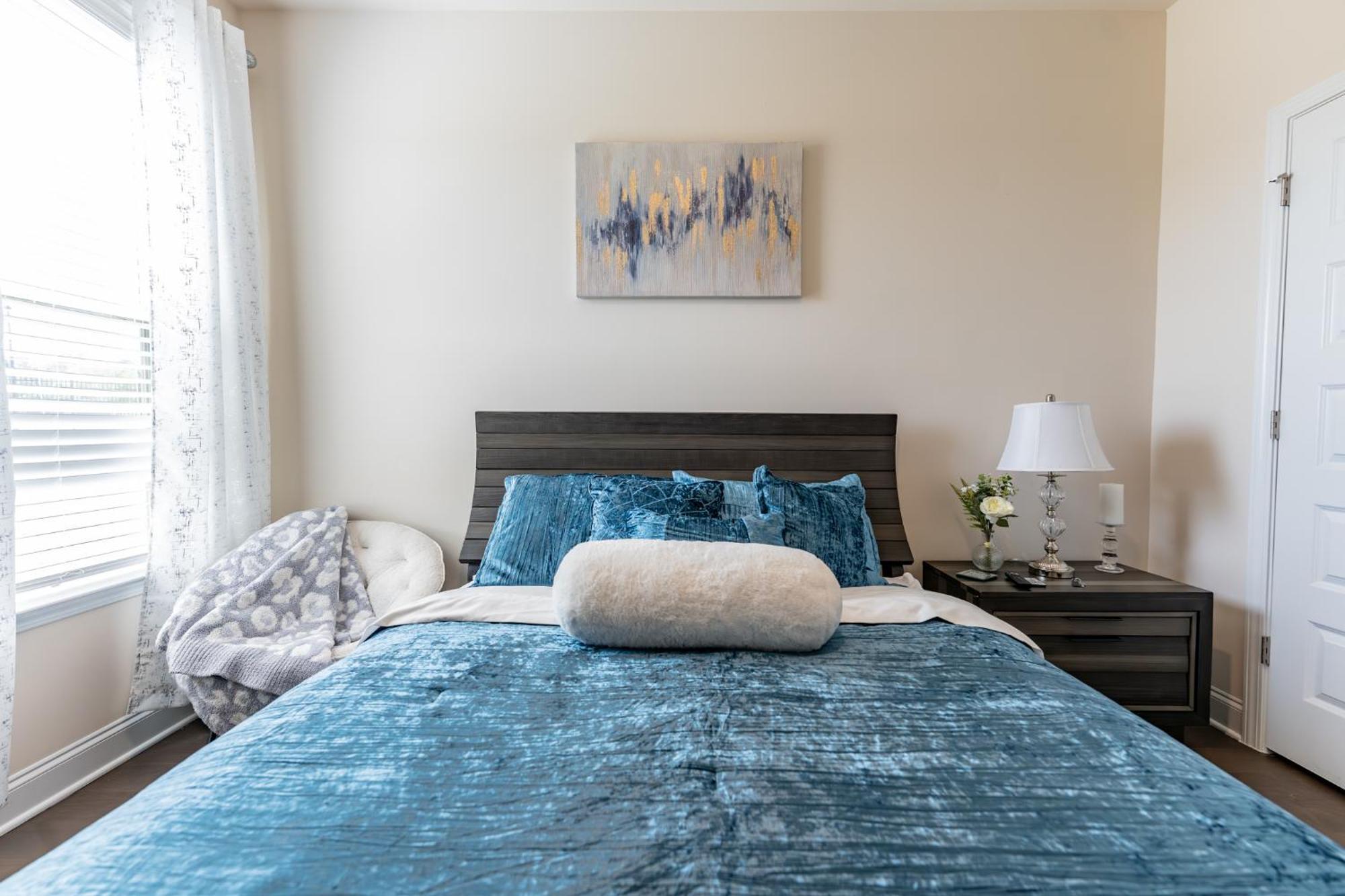Luxury Bedroom With Private Bath Hampton Exterior photo