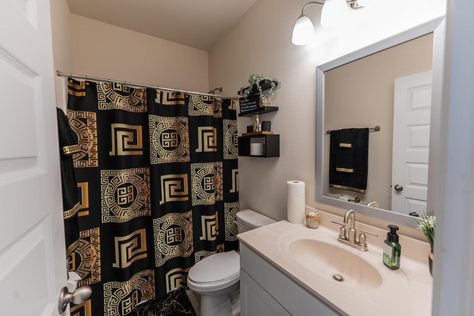 Luxury Bedroom With Private Bath Hampton Exterior photo